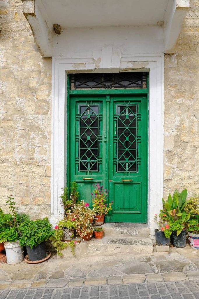 17 Green Front Door Ideas to Bring Harmony to Your Home with Pictures ...