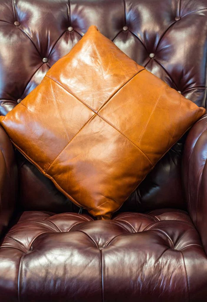 How to Choose Throw Pillows for Your Brown Couch - Homenish