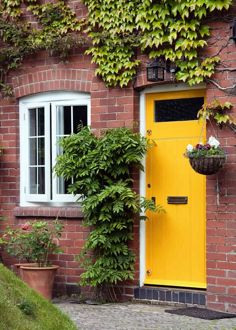 11 Front Door Colors for a Red Brick House - Homenish