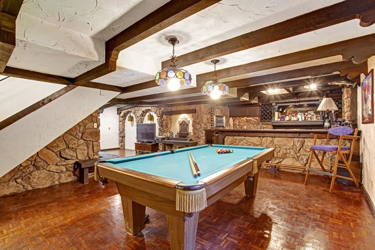 different-types-of-pool-tables-sizes-styles-materials-features