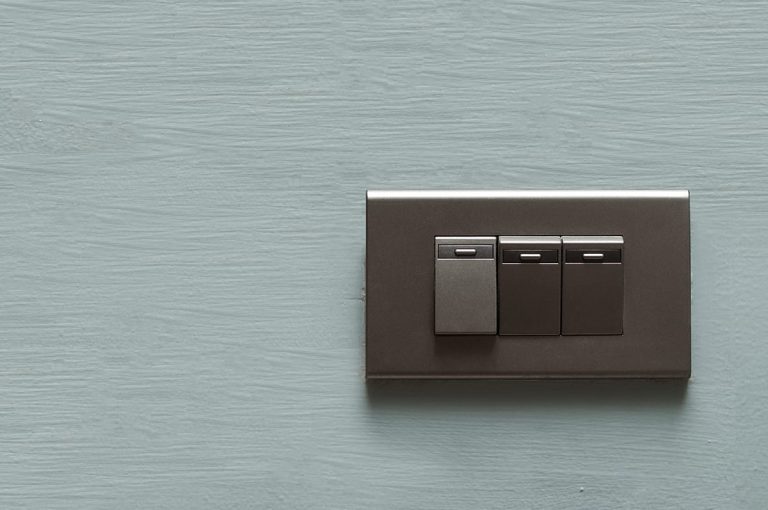 what-color-switch-plates-and-outlets-for-white-walls-homenish