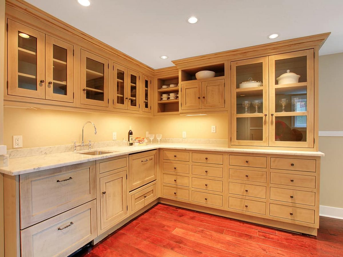 What Color Goes With Light Wood Cabinets