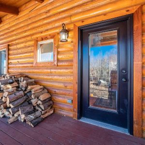 9 Log Cabin Door Colors for a Rustic Feel - Homenish