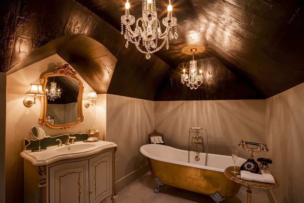 Moody Vintage Bathroom Ideas